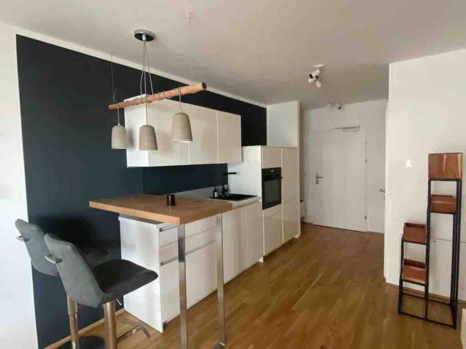 Moderne Wohnung In Der Toplage Inkl. Garage Bécs Kültér fotó